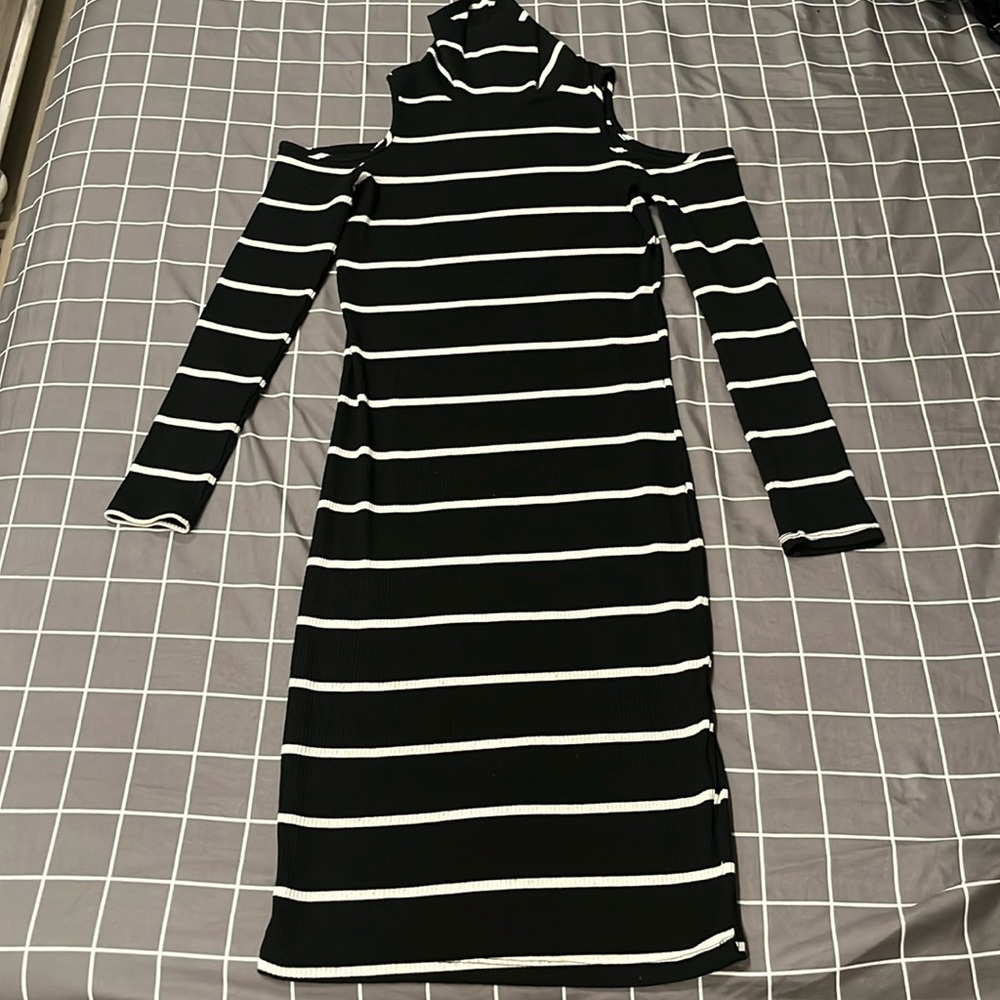 FOREVER 21 Black w/ white stripes turtleneck cut out shoulder dress. Size S
